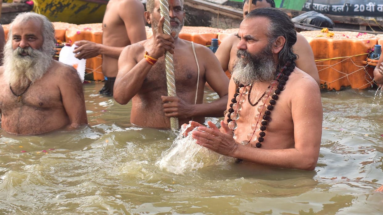 Swami Narendranand said Bageshwar Dham hypocrite Baba, his condition will be like Nirmal Baba