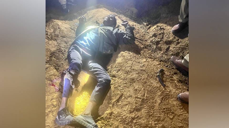 Two injured including prize money of 50 thousand and six arrested due to firing in police encounter in Mathura