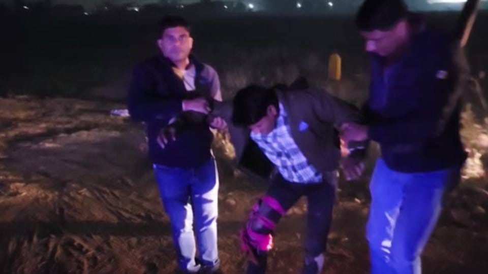 Two injured including prize money of 50 thousand and six arrested due to firing in police encounter in Mathura