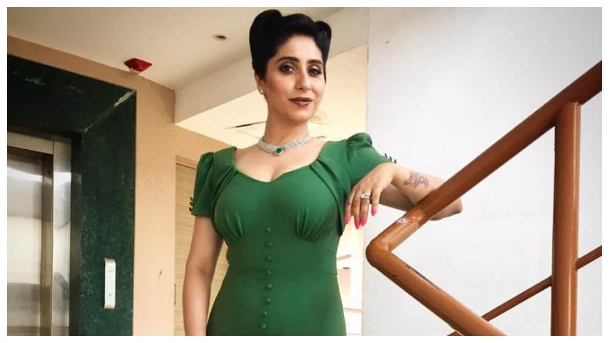 Neha Bhasin got brutally trolled after wearing revealing dress in an event see users reaction