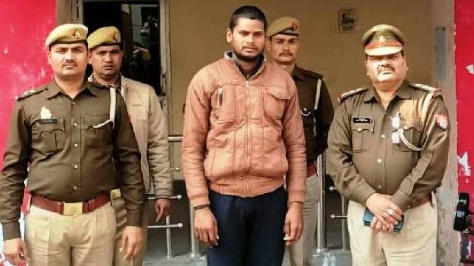a young man lost money in an online game then create a story of a fake robbery In Kasganj