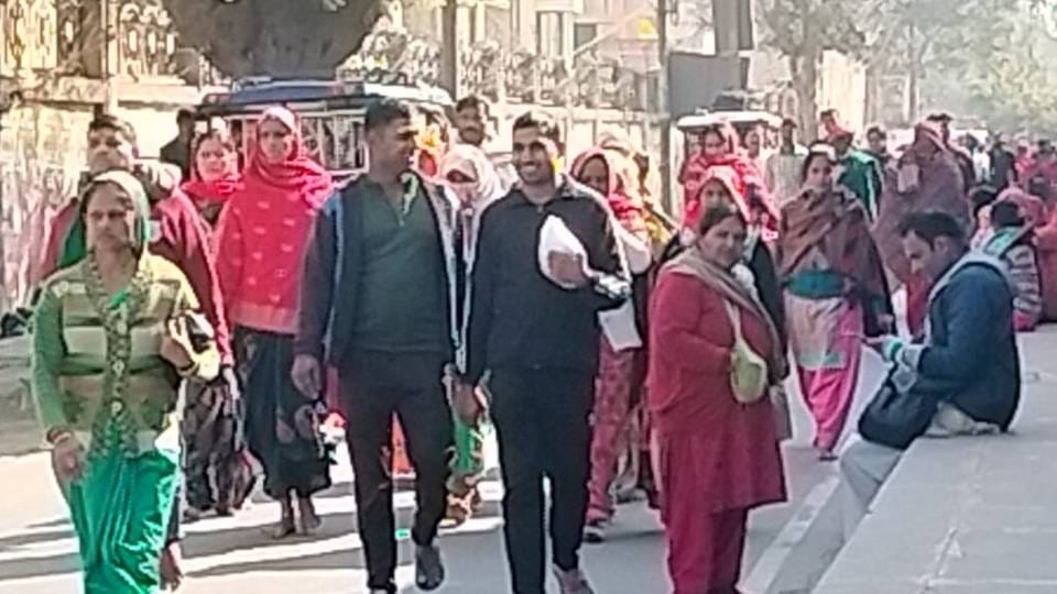 Crowd of devotees gathered in Banke Bihari temple located in Vrindavan of Mathura