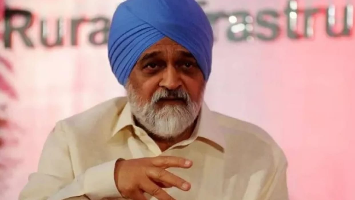 delhi economist Montek Singh Ahluwalia said there is a need to expand non metro cities in India news in hindi