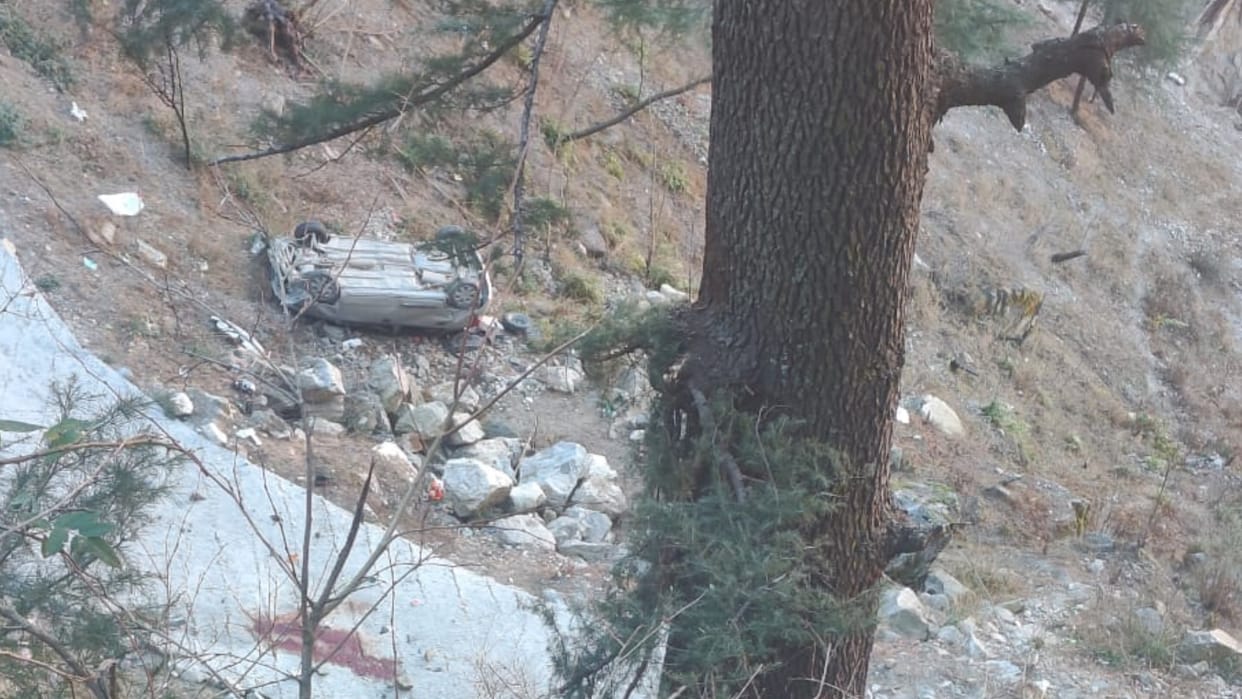 two killed in car accident in nichar kinnaur himachal pradesh