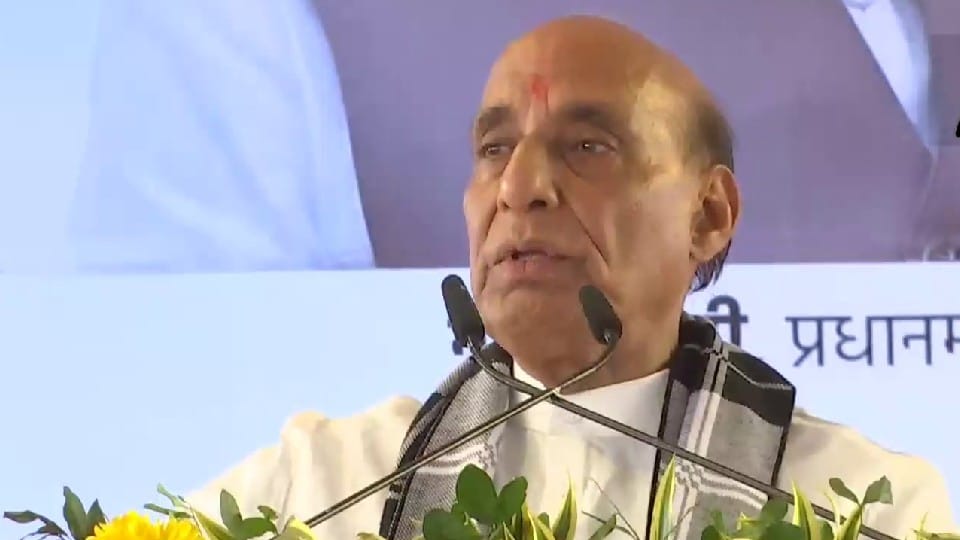 In Singrauli, Defense Minister Rajnath targeted Rahul Gandhi