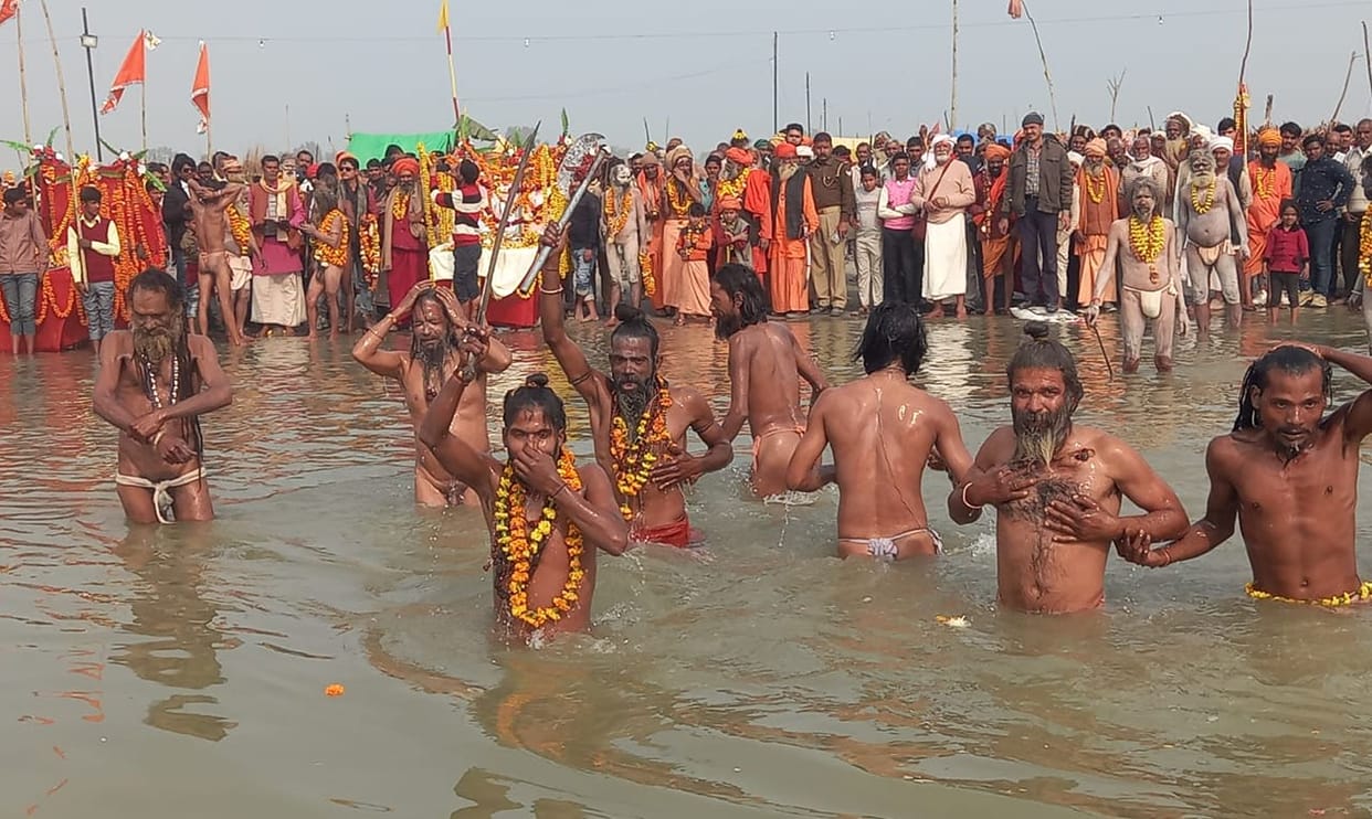Proclamation of Har-Har Ganga, Peepal tree worshiped
