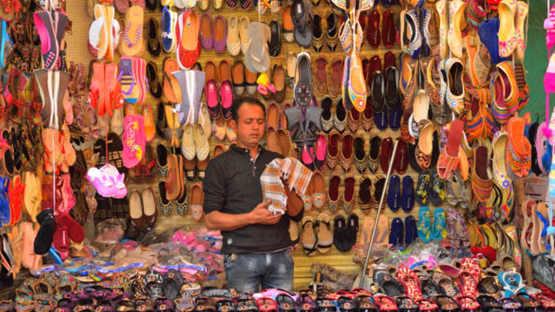 Cheapest Shoes Market Delhi : pocket friendly shoes markets of Delhi you can buy branded shoes
