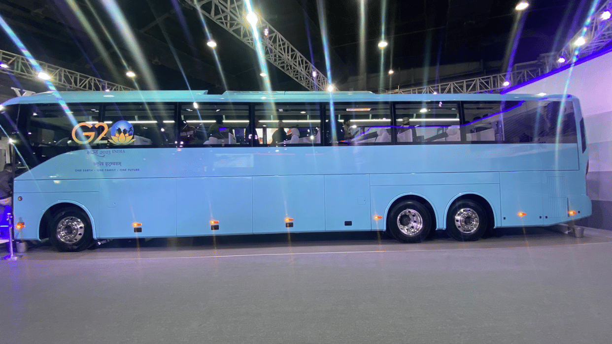 Volvo showcase 9600 luxury bus with recliner seats with kitchen and toilet know price and other details