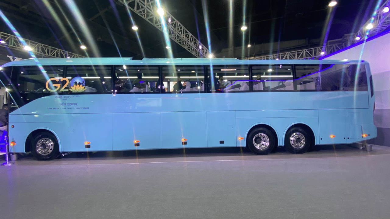 Volvo showcase 9600 luxury bus with recliner seats with kitchen and toilet know price and other details