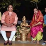 जेपी नड्डा उनकी धर्मपत्नी मल्लिका और दोनों बेटे हरीश और गिरीश