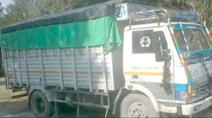 विजिलेंस की टीम की ओर से पकड़ा गया सरकारी राशन से लदा ट्रक