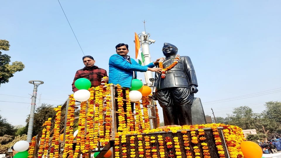 Human chain made by joining hands on Netaji Subhash Chandra Bose jayanti