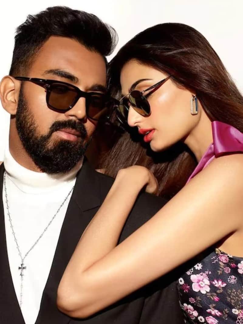 KL Rahul returns to India After the Match Athiya Shetty Surprised him at Airport Video goes Viral