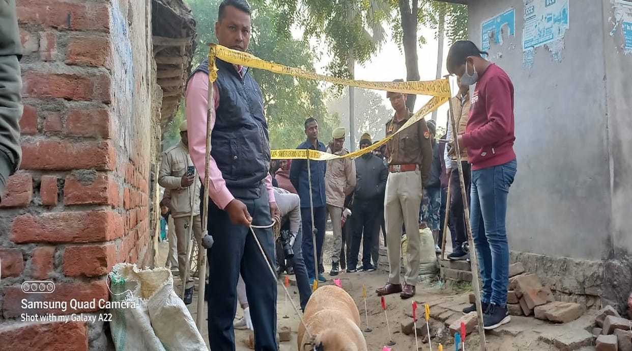 dead body of a young man found from village street in azamgarh murder news