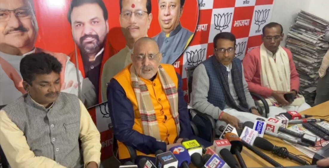 Bihar: Giriraj roared fiercely at CM Nitish Kumar in Patna, said – have courage..