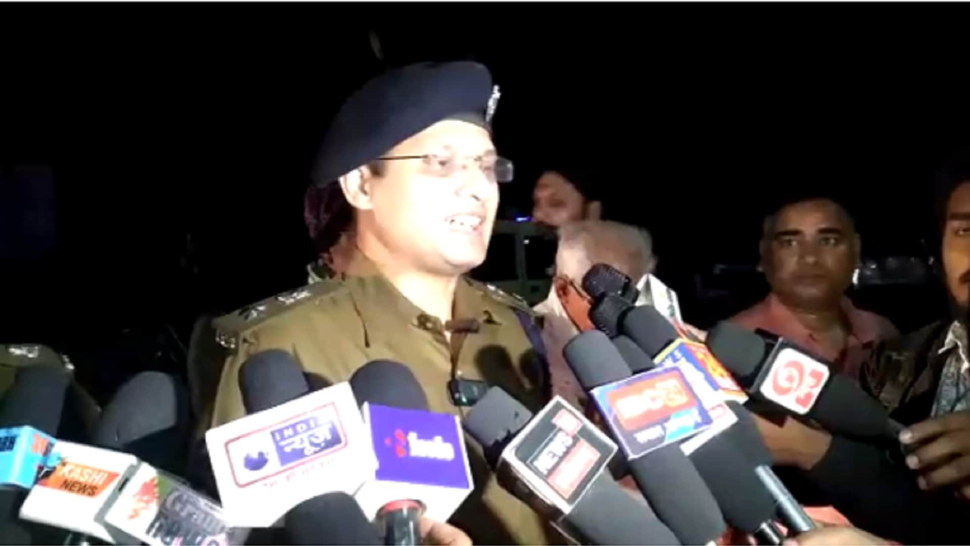 four arrested for romancing on moving bike in chhattisgarh bhilai
