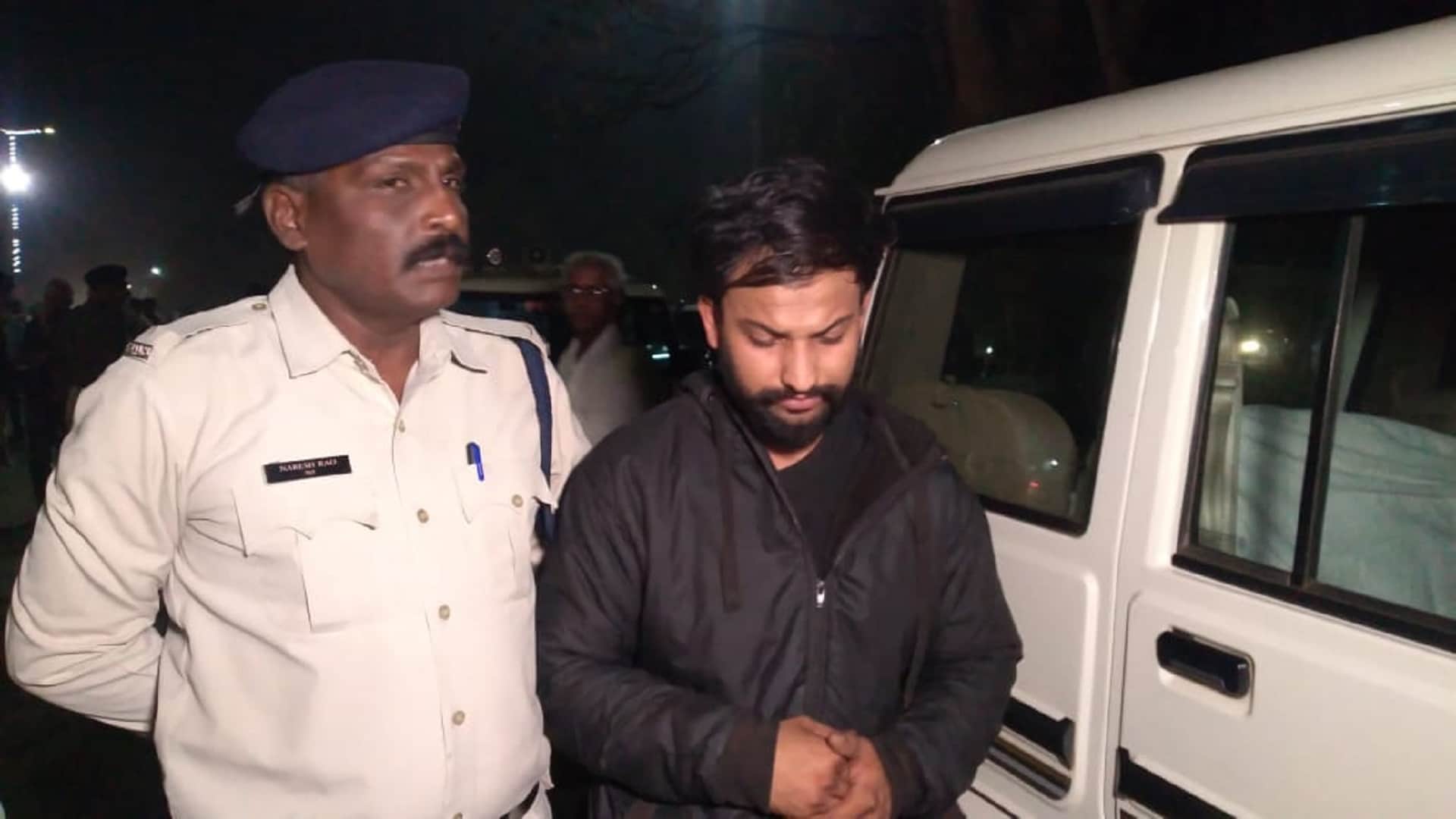 four arrested for romancing on moving bike in chhattisgarh bhilai