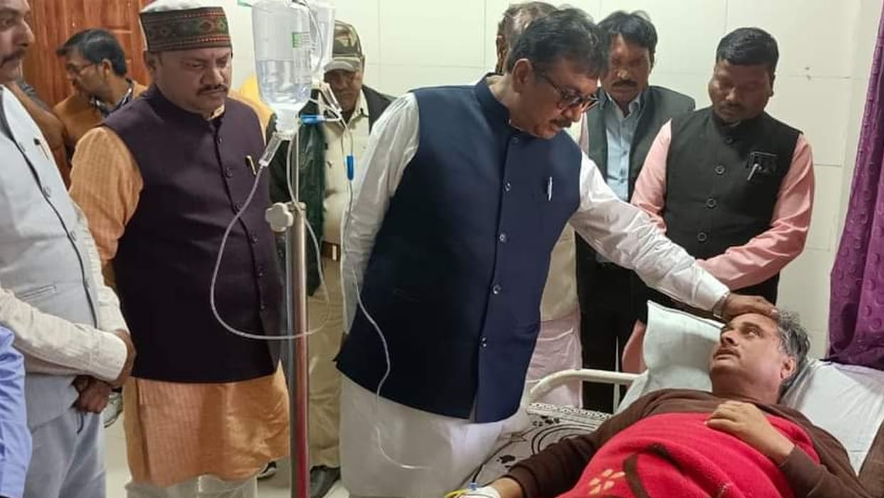 Tiger attacked deputy ranger of Bandhavgarh Tiger Reserve forest minister met and assured help