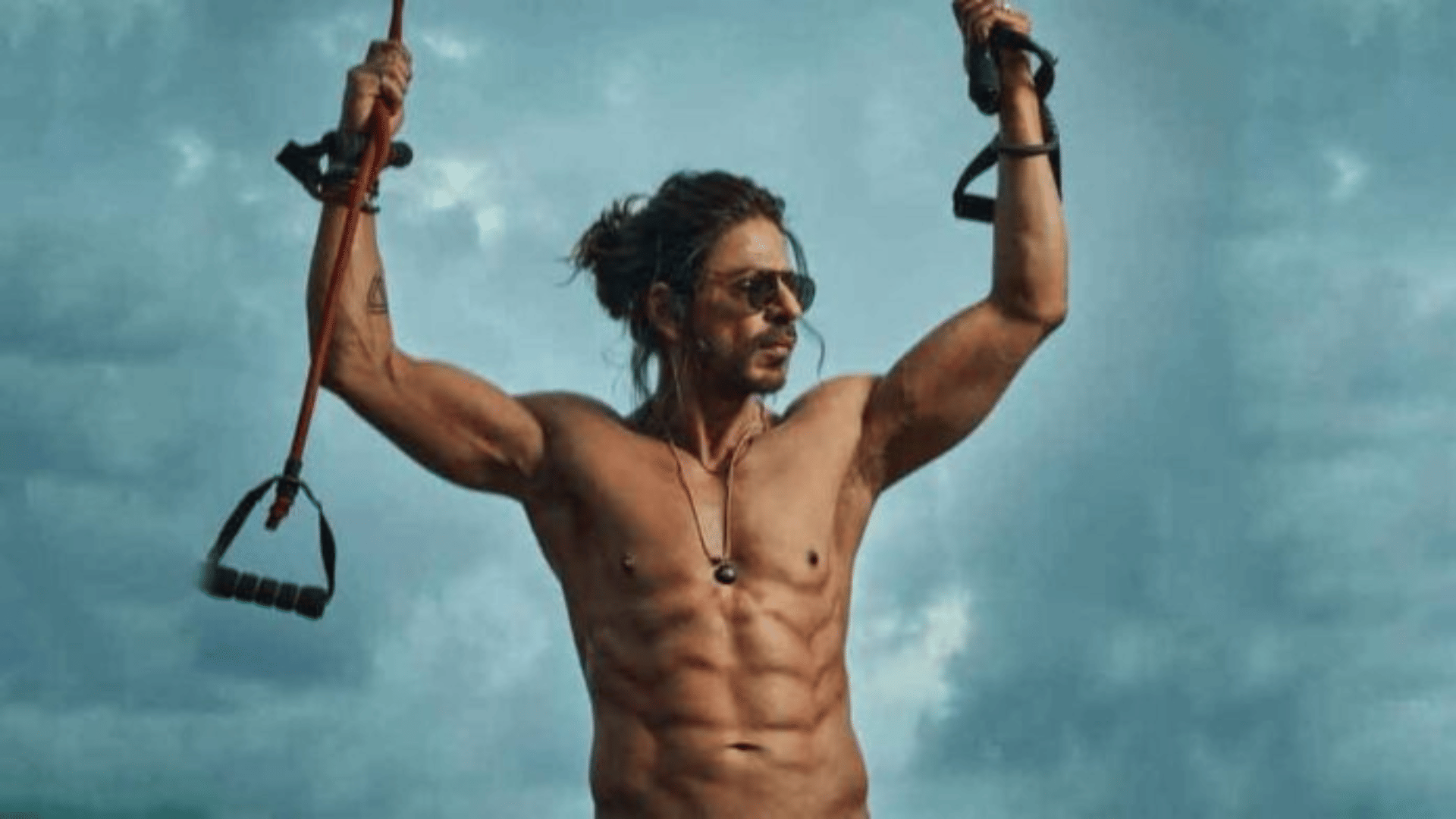 Shahrukh Khan and Deepika Padukone starrer Pathaan ticket sell for rs 2400 show become housefull