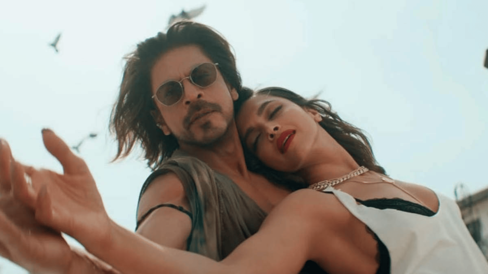 Pathaan Worldwide box office Collection crossed 200 crores shahrukh deepika padukone john abraham starrer film