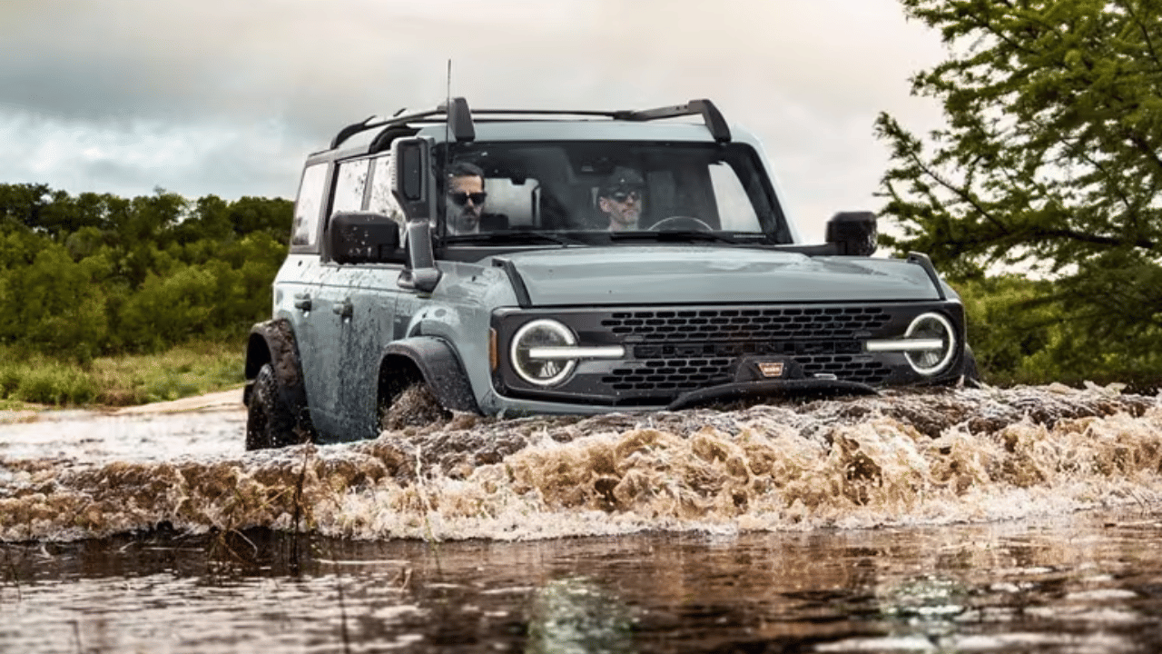 ford is giving 2500 US dollar to bronco buyers who cancel and change their order