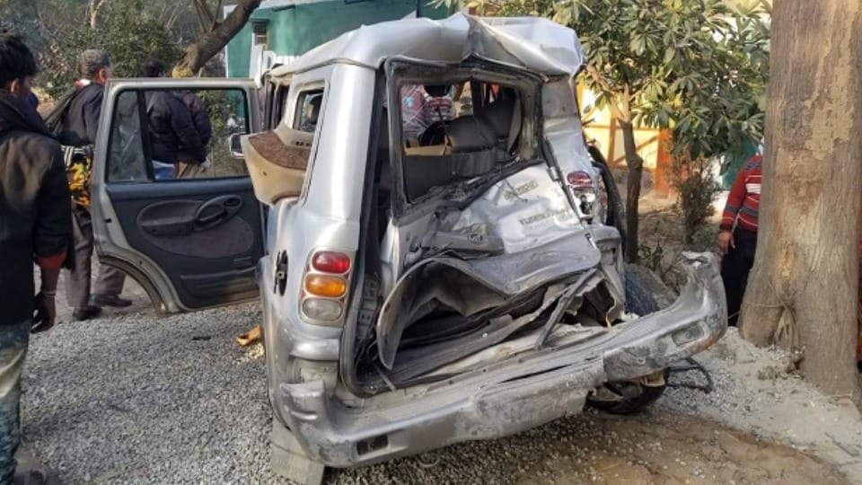 Private bus collided with car in Garhshakar five seriously injured