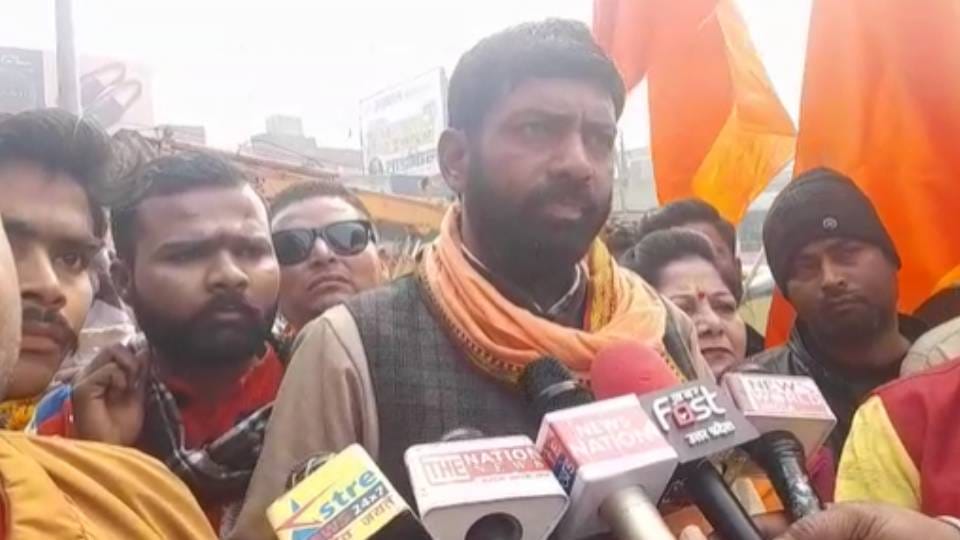 Hindu Mahasabha announced whoever brings Swami Prasad tongue cut off will get reward of 51 thousand in Agra