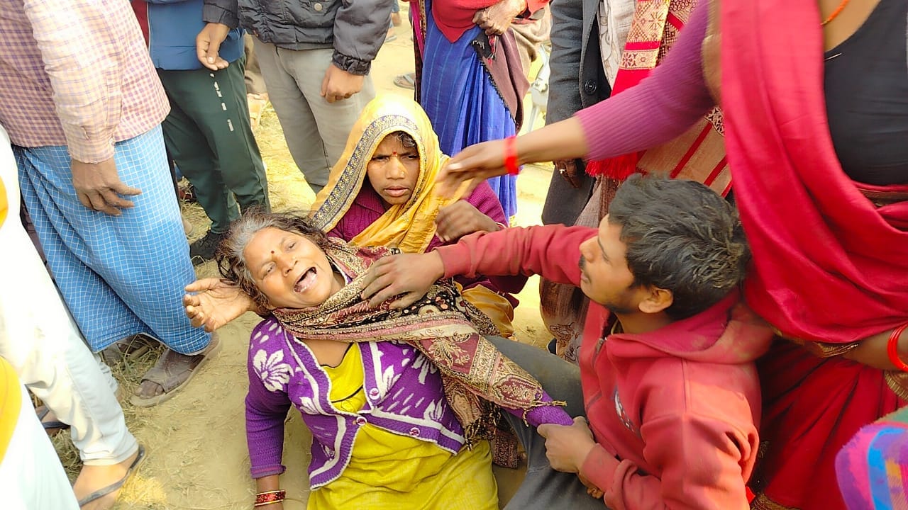 Brutal murder of old man in transaction, dead body found in mustard field, police got money from pocket