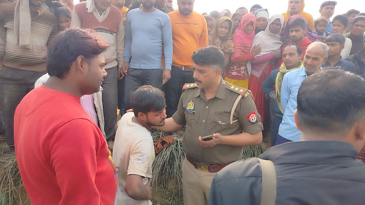 Brutal murder of old man in transaction, dead body found in mustard field, police got money from pocket