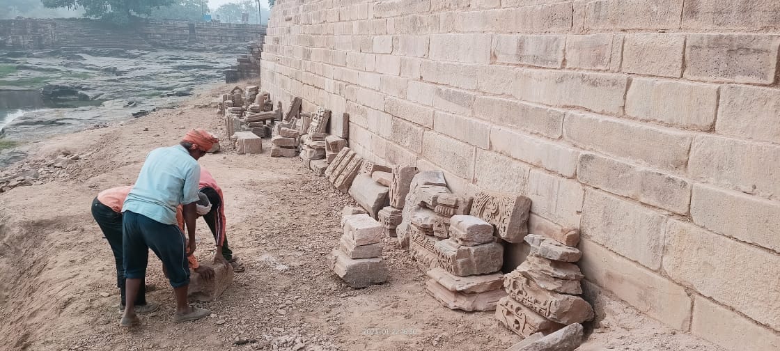 10th century idols found in Kalinjar Fort in banda, Archaeological Department engaged in saving