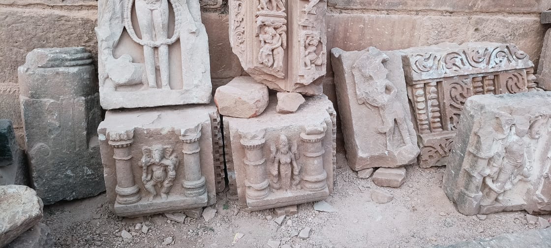 10th century idols found in Kalinjar Fort in banda, Archaeological Department engaged in saving