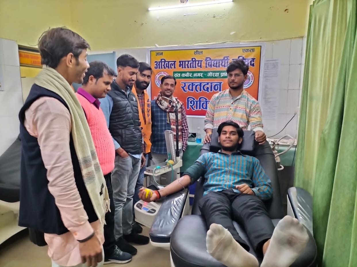 32 people donate blood