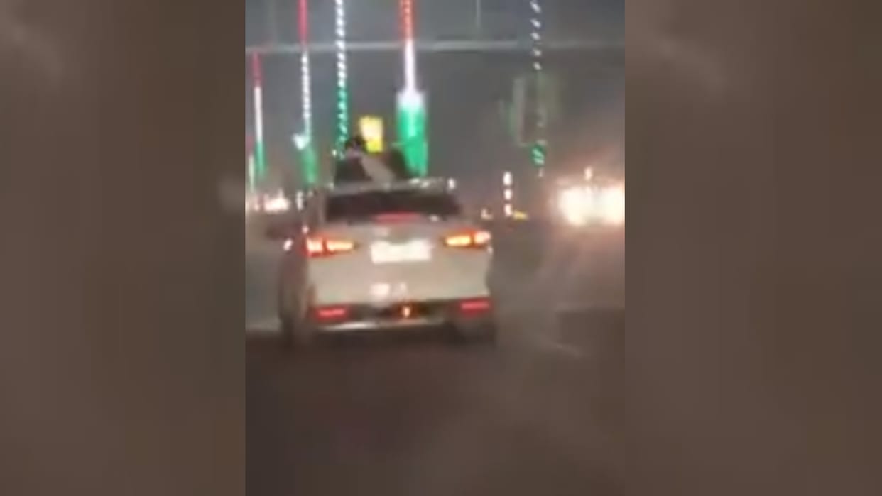 A couple's video went viral who was romancing on a running car in Lucknow.