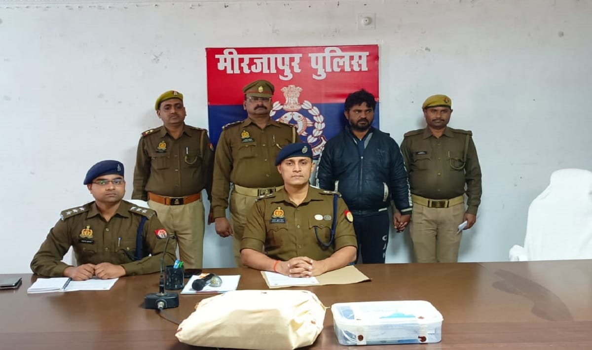 Flipkart delivery boy arrested in mirzapur who replace ordered items with fake goods