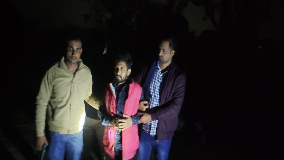 Hapur employee had got the drug factory looted
