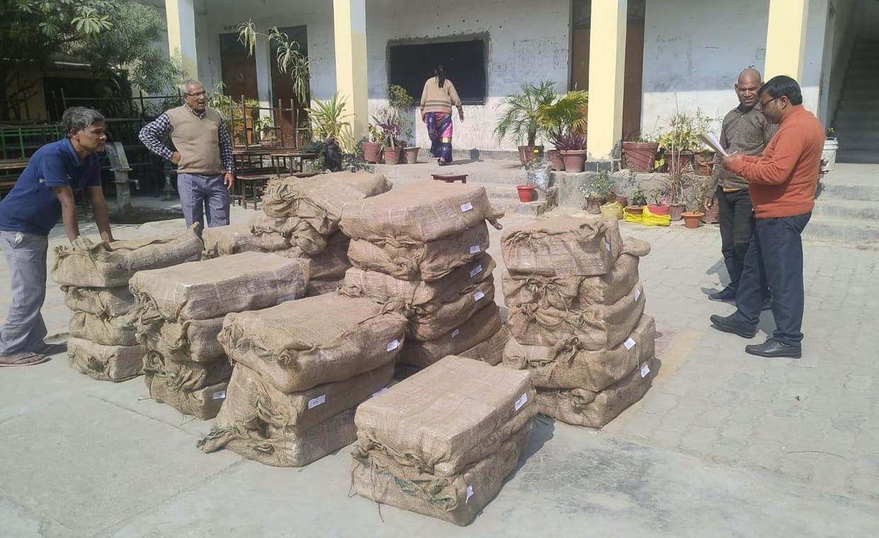 two lakh copy reach at santkabirnaga