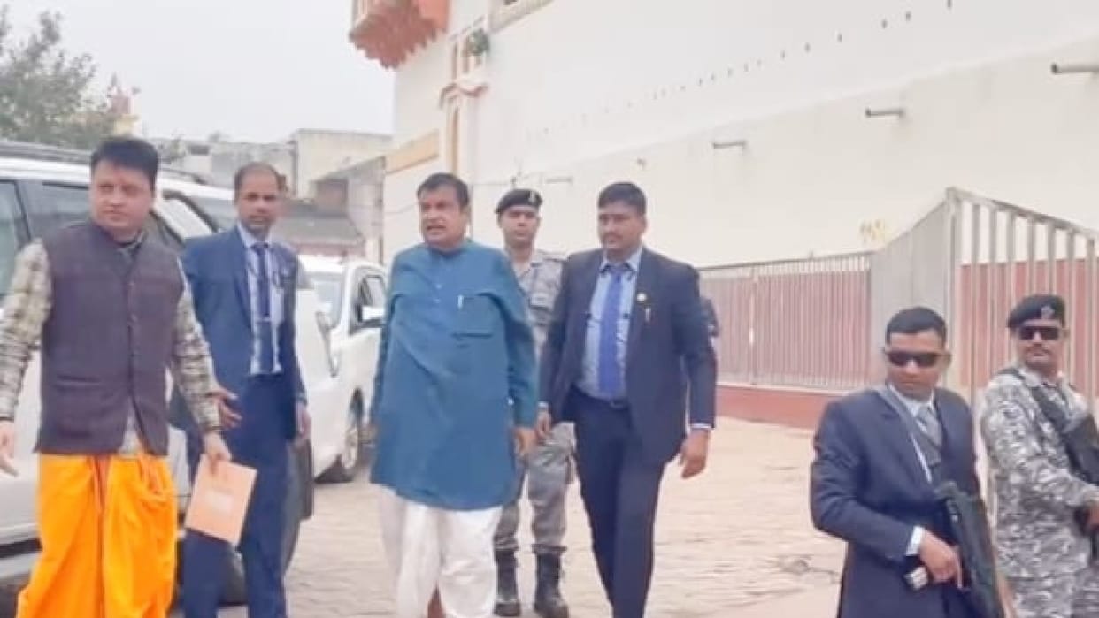 Union Minister Nitin Gadkari arrives to visit Ramraja Sarkar temple orchha seen in traditional dress