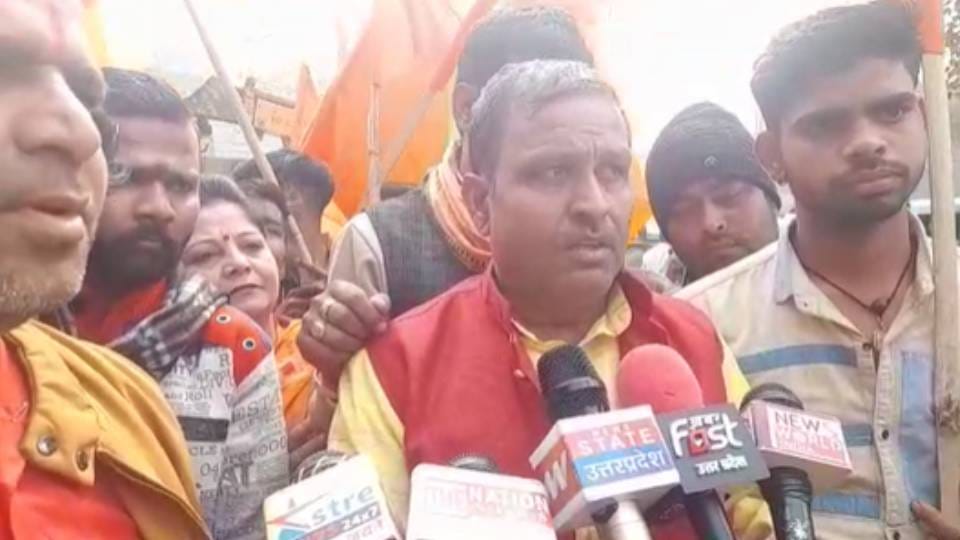Hindu Mahasabha announced whoever brings Swami Prasad tongue cut off will get reward of 51 thousand in Agra