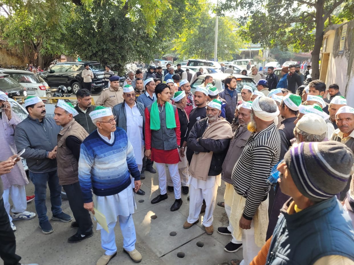 Clash between farmers and BJP in Roorkee Tehsil four detained Uttarakhand news in hindi
