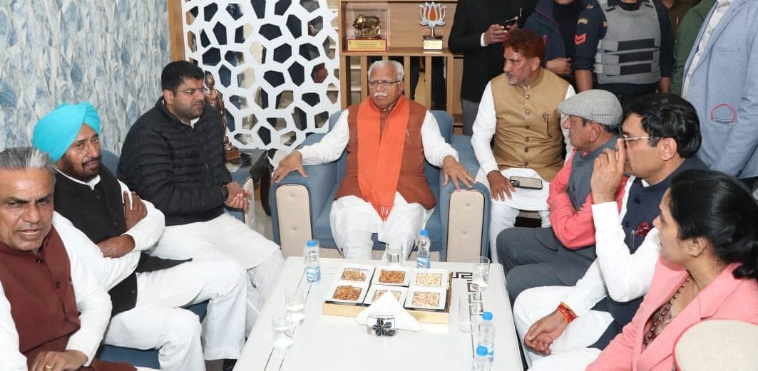 CM tried to end the distance between Panchayat Minister Devendra Babli and Subhash Barala