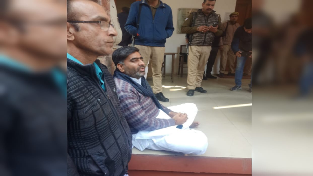 Meerut News Live: attack on police team, read Meerut and West up latest news hindi