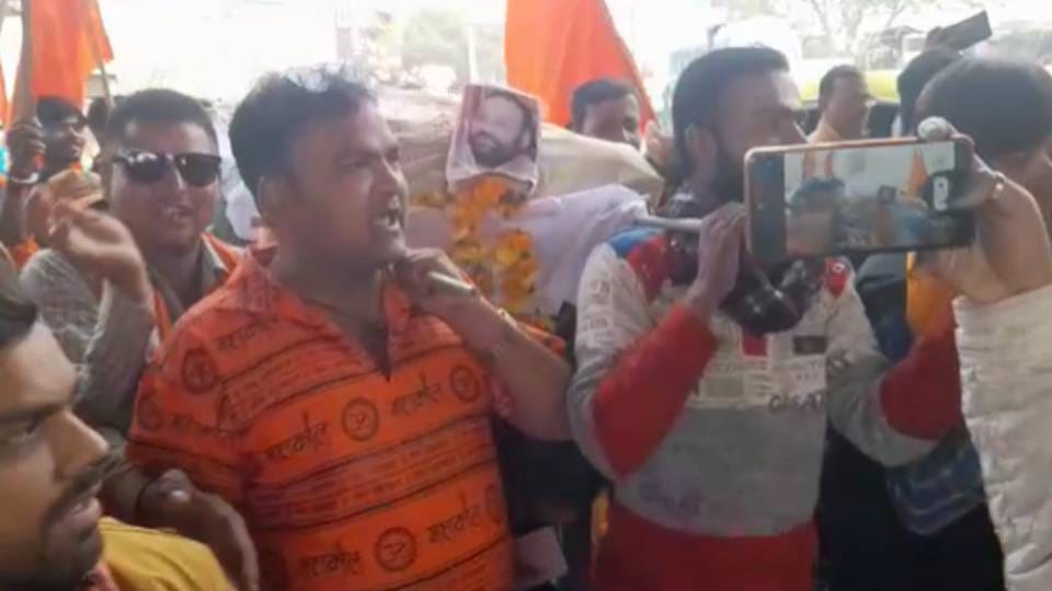 Hindu Mahasabha announced whoever brings Swami Prasad tongue cut off will get reward of 51 thousand in Agra
