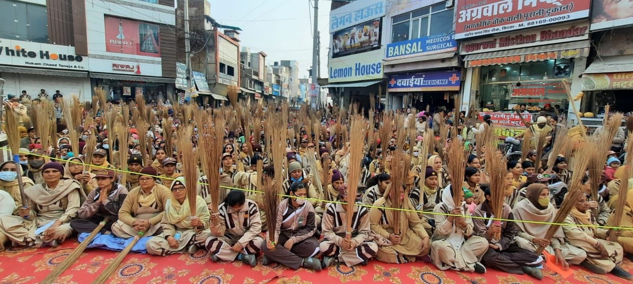 Maha Safai Abhiyan: 12 thousand followers of Dera dazzle the city in six hours