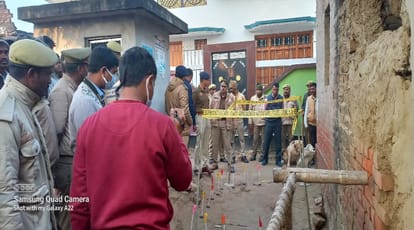 dead body of a young man found from village street in azamgarh murder news