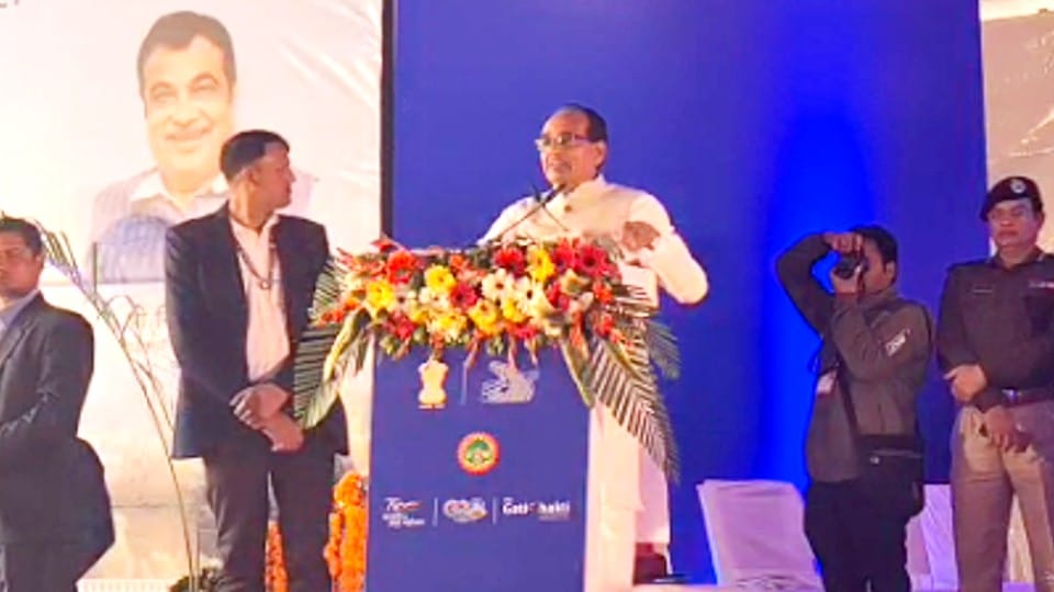 Niwari: CM Shivraj and Nitin Gadkari inaugurated 550 km long 18 road project at a cost of 6800 crores