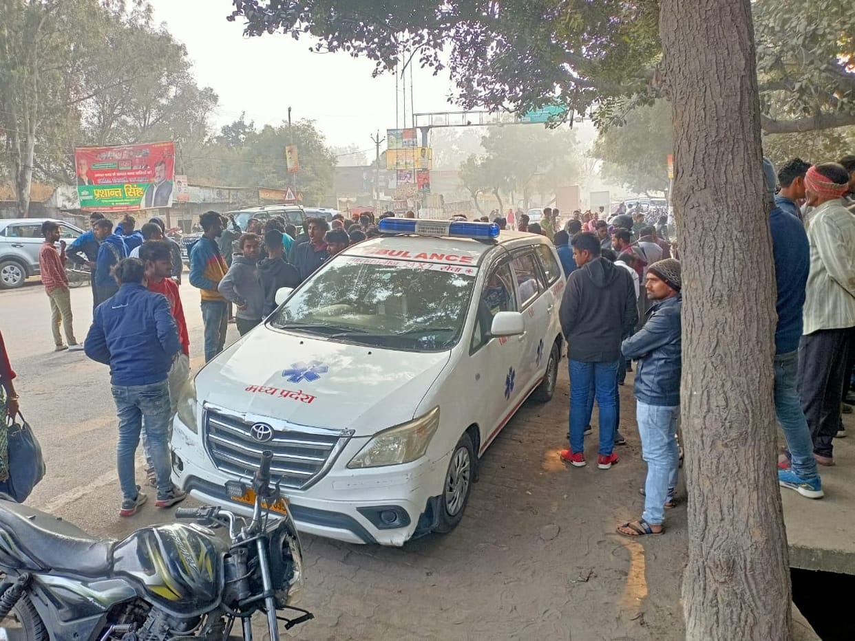 Young businessman died after hit by truck in sonbhadra who was going home by bike