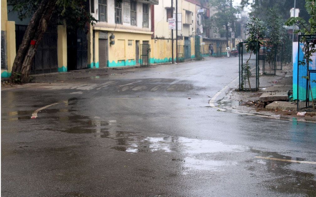 Varanasi Weather News Mausam changed in due to rain movement of clouds in sky