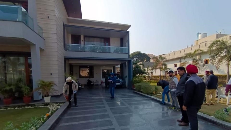 Punjab Vigilance team reached in residence of MLA Barindermeet Singh Pahra