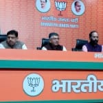 बीजेपी नेता रवि शंकर प्रसाद प्रेस कांफ्रेंस करते हुए