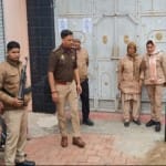पुलिस ने की संपत्ति कुर्क।